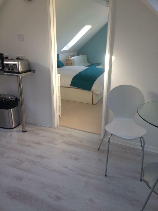 Number Forty One Bed & Breakfast Hillingdon Eksteriør bilde
