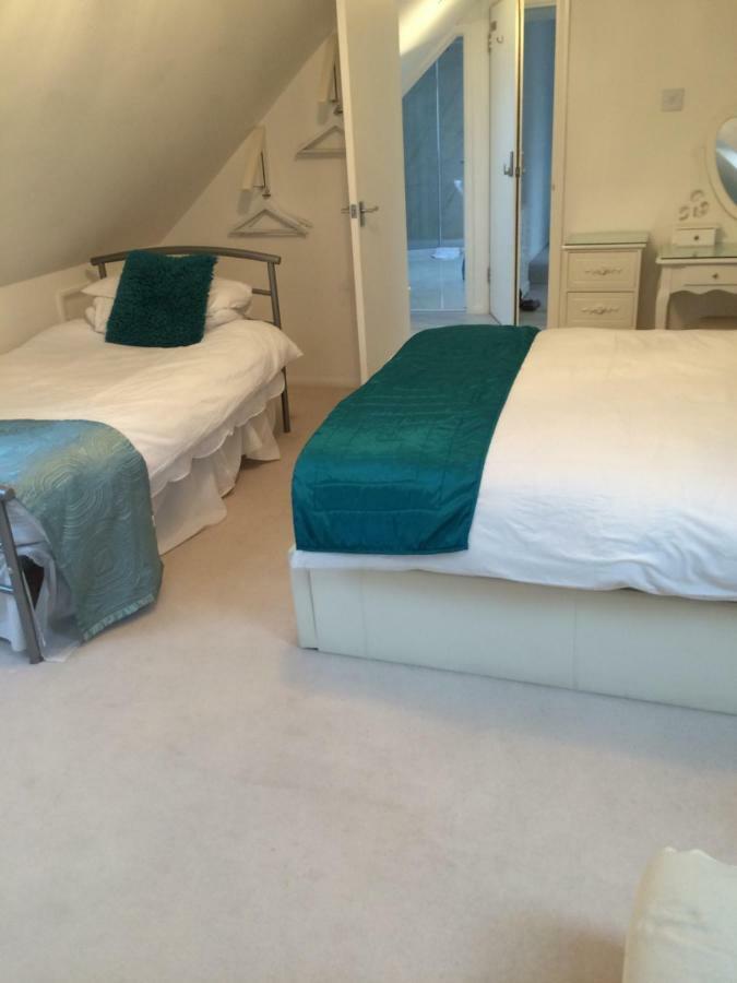 Number Forty One Bed & Breakfast Hillingdon Eksteriør bilde