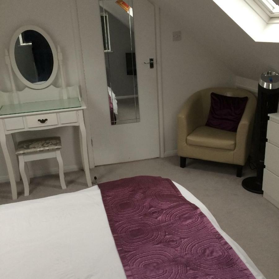 Number Forty One Bed & Breakfast Hillingdon Eksteriør bilde