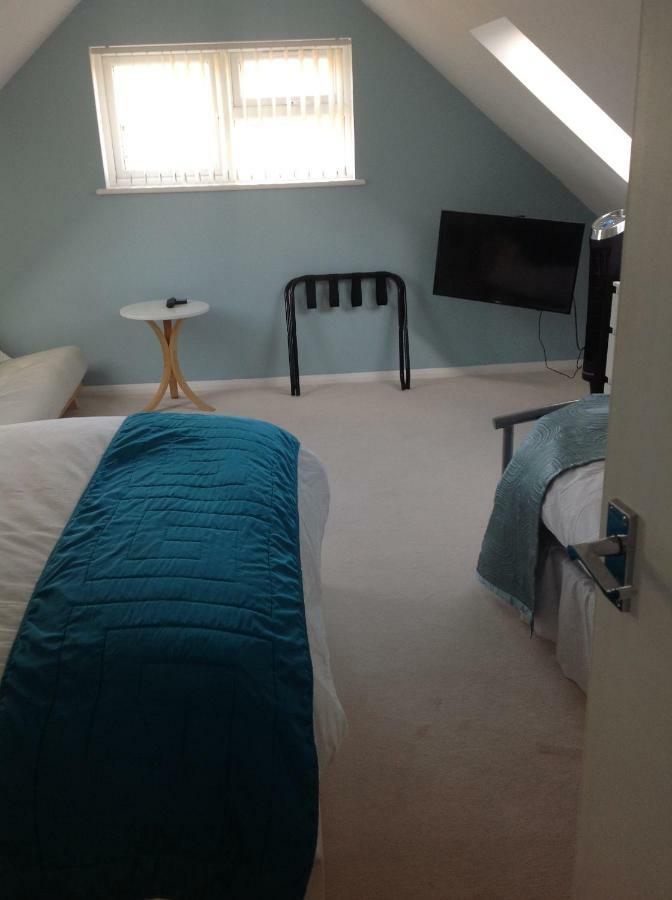 Number Forty One Bed & Breakfast Hillingdon Eksteriør bilde